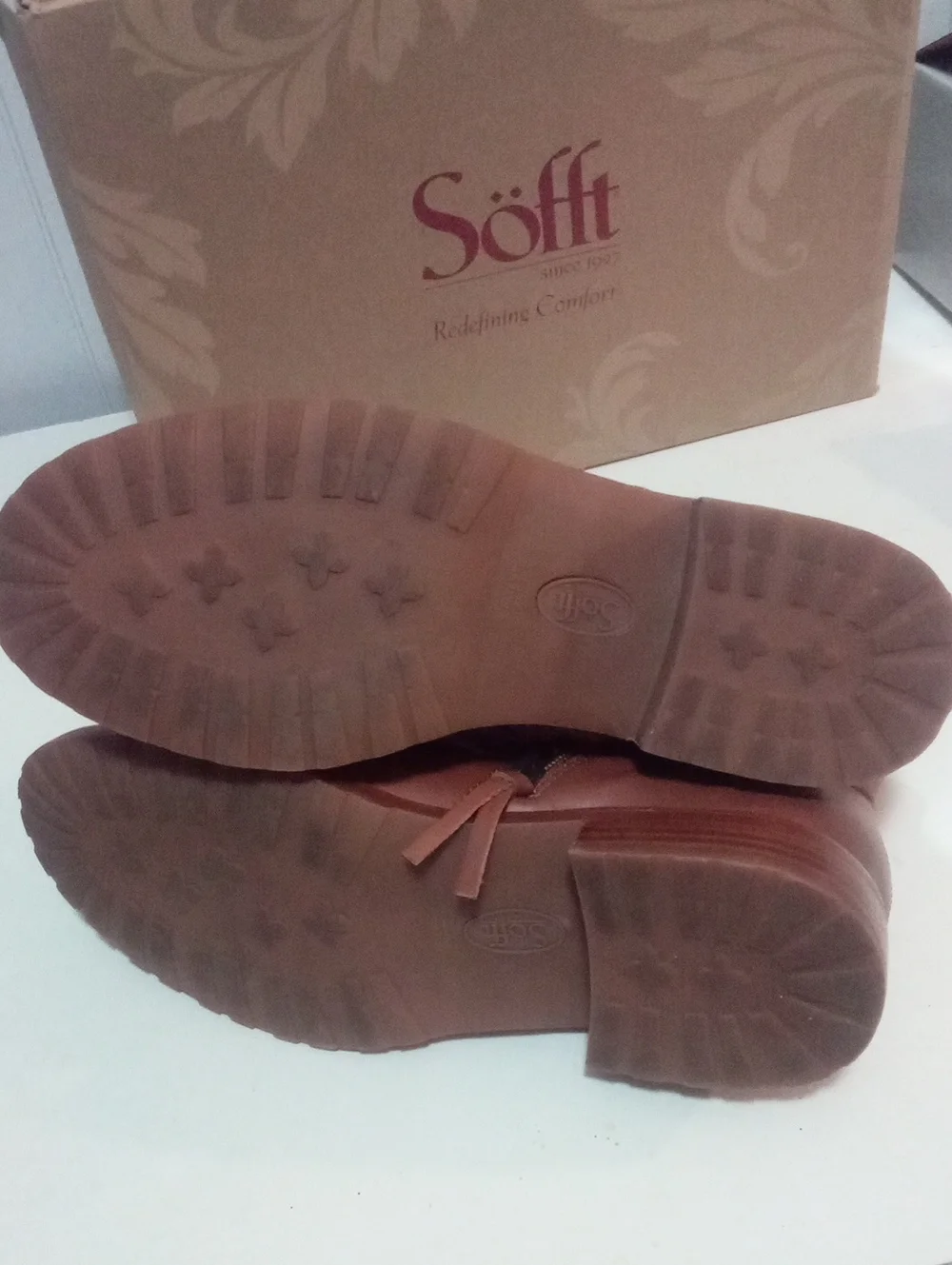 * Women's Brown Leather Ankle Boots 8 1/2 New in Box by Sofft
